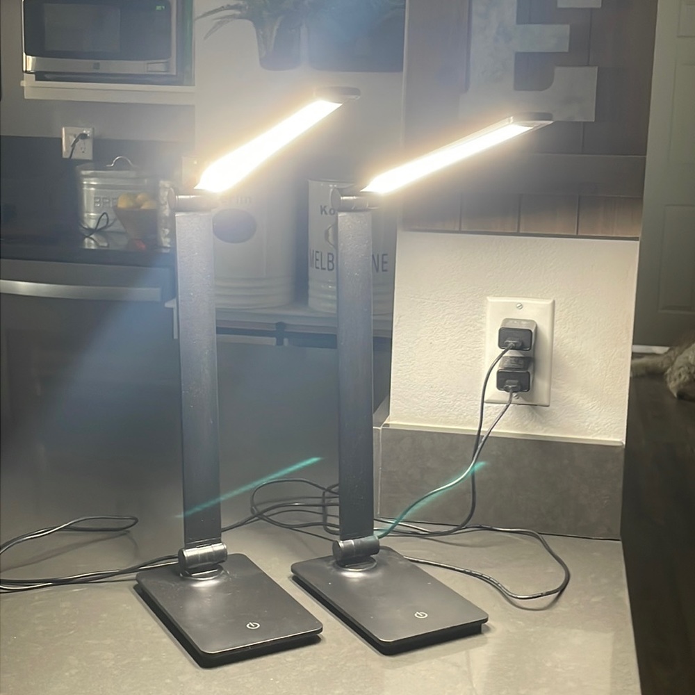 Used once, modern slim lights, USB or plug in 🔌 Touch light with 3 settings